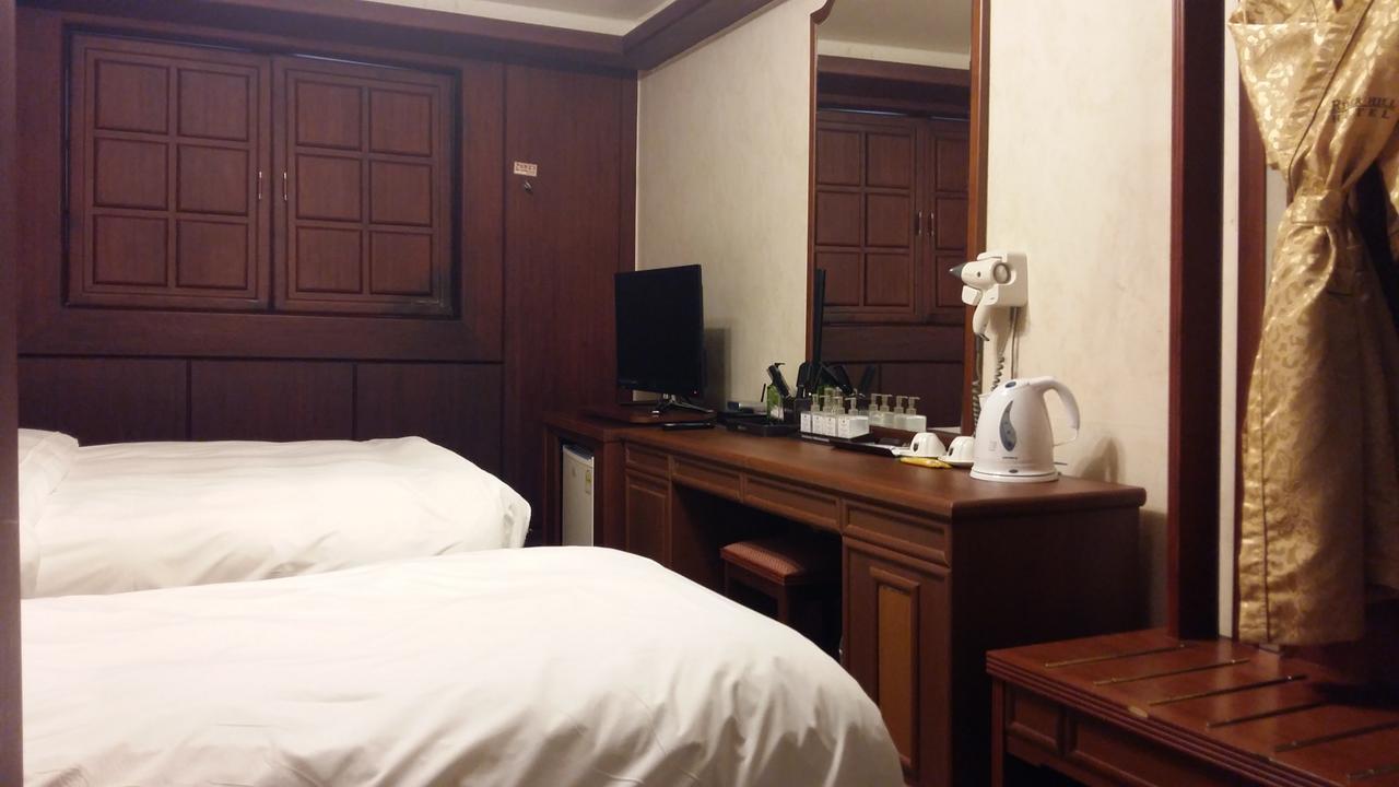 Gunsan River Hill Tourist Hotel Extérieur photo