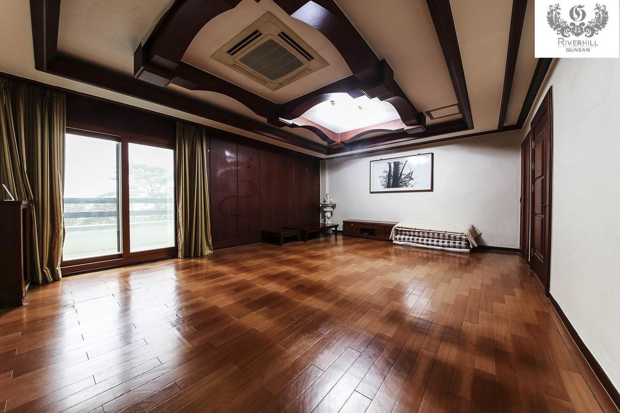 Gunsan River Hill Tourist Hotel Extérieur photo