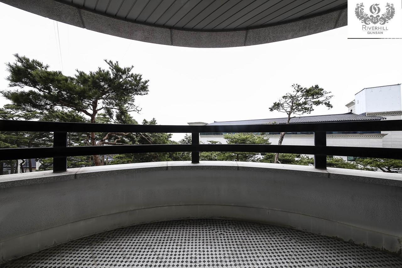 Gunsan River Hill Tourist Hotel Extérieur photo