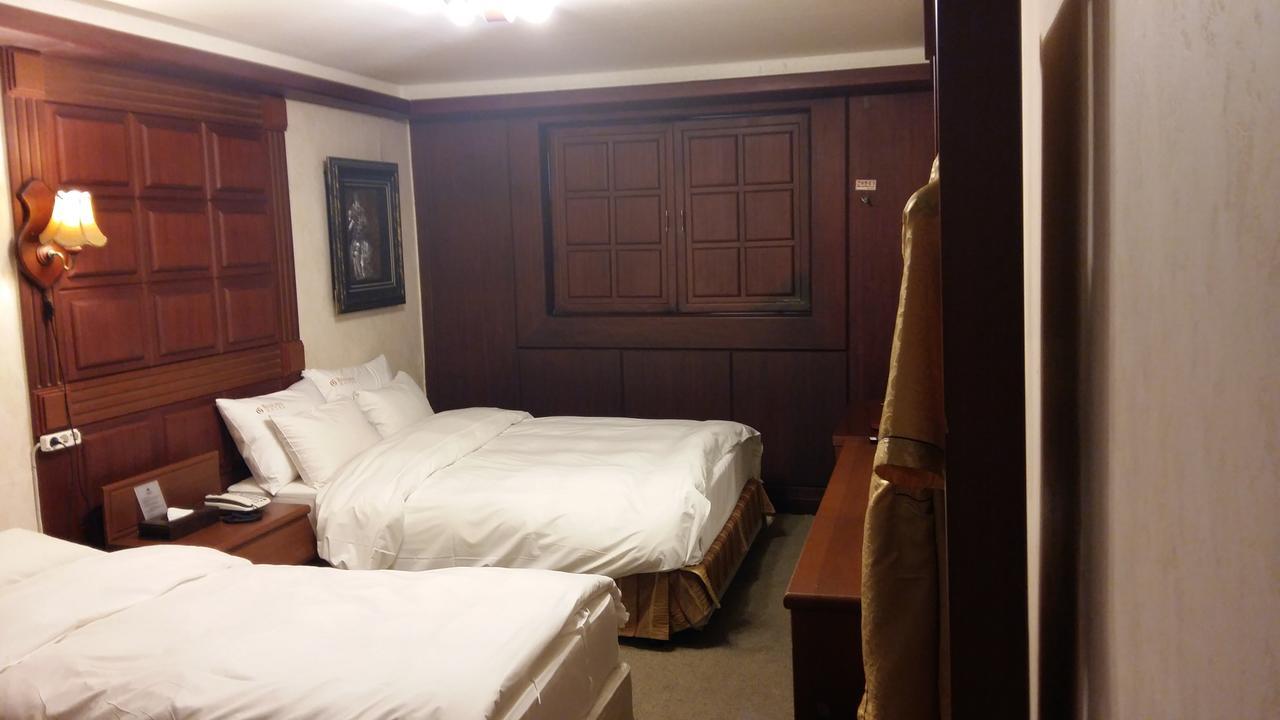 Gunsan River Hill Tourist Hotel Extérieur photo